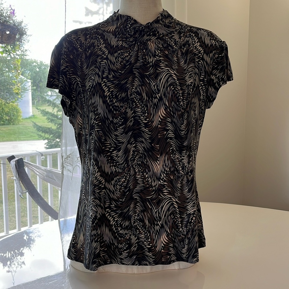 Melanie Lyne mock turtleneck print top